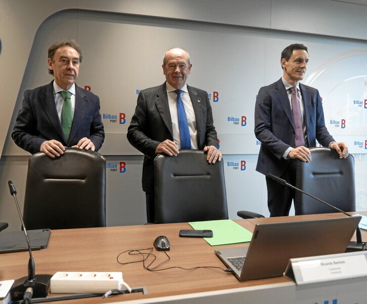 Responsables de la Autoridad Portuaria de Bilbo, en la comparecencia ofrecida ayer.