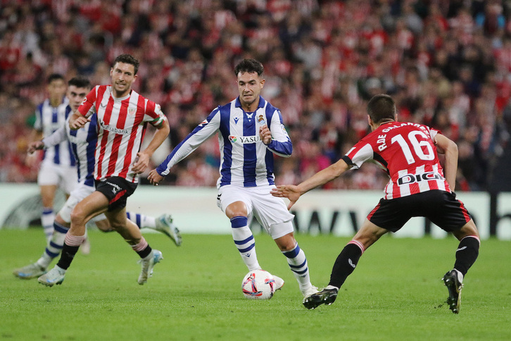 Zubimendi regresa a la convocatoria de la Real, al igual que Ruiz de Galarreta en el Athletic.