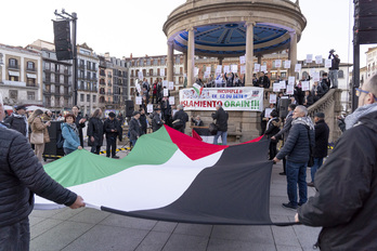 Al término de la marcha, se ha leído el comunicado en la Plaza del Castillo.