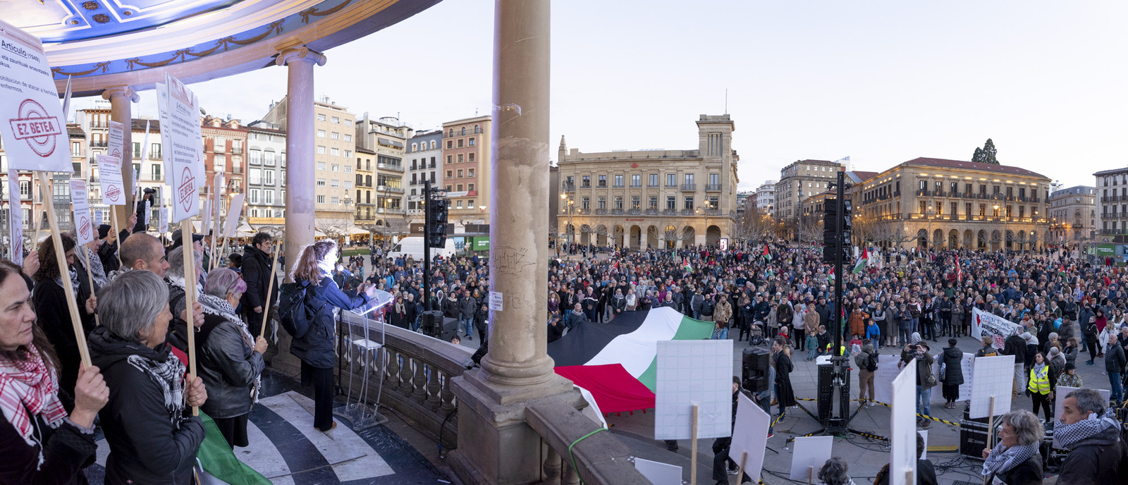 Lidón Soriano, durante la lectura del comunicado. (Iñigo URIZ | FOKU)