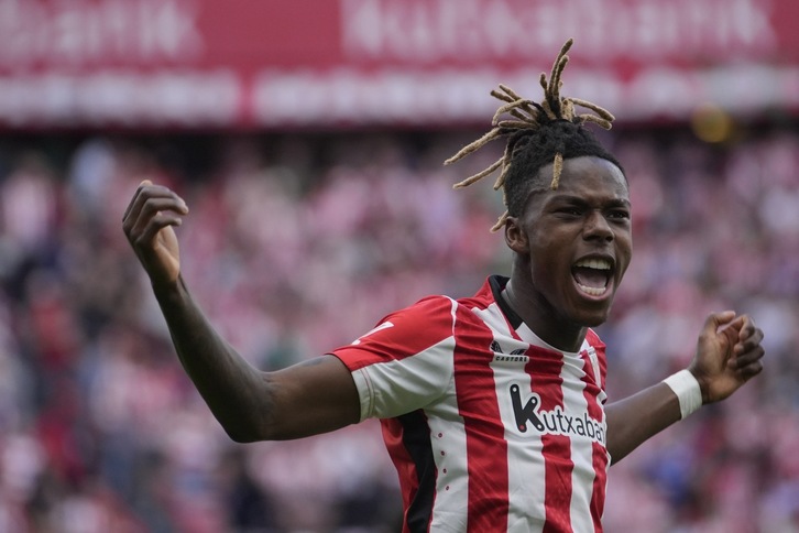 Nico Williams festeja el 2-0 tras zigzaguear en el área con la defensa de cinco vallisoletana.