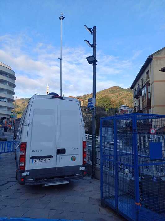 Airearen kalitatearen inguruko datuak biltzeko estazioa, irudian.