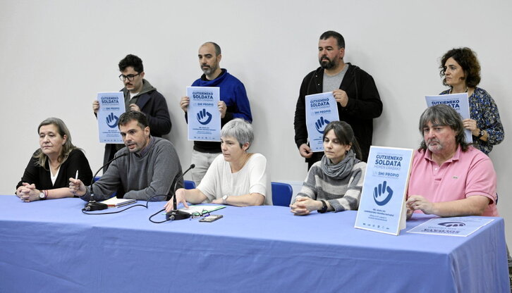 Comparecencia de la mayoría sindical vasca, ayer en Bilbo.