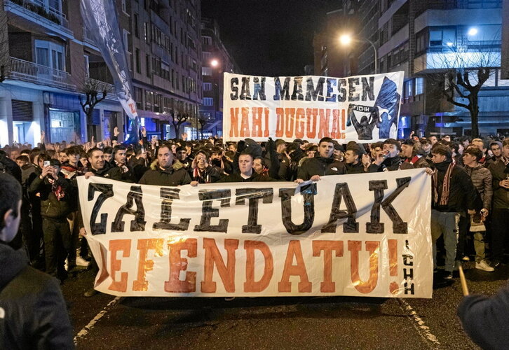 Iñigo Cabacas Herri Harmailaren kalejira.