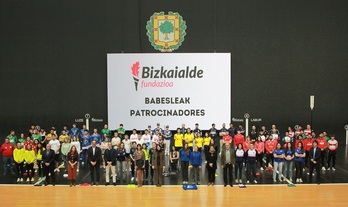 Foto de familia del 25 aniversario de la Fundación Bizkaialde.