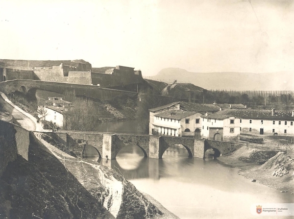 Vista antigua de la zona de Curtidores. (Fermín ISTÚRIZ Y ALBÍSTUR/ARCHIVO MUNICIPAL DE IRUÑEA)