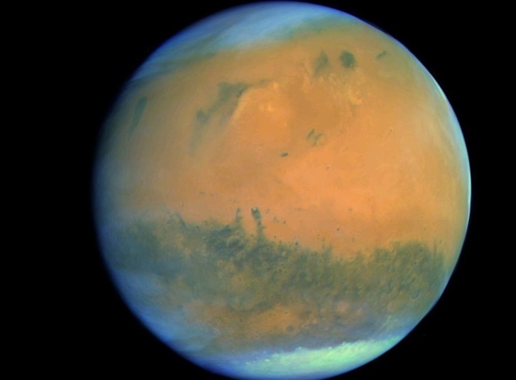 Las recientes investigaciones demuestran que el óxido que da el color rojo a Marte es diferente al que se pensaba y tiene más cantidad de agua.