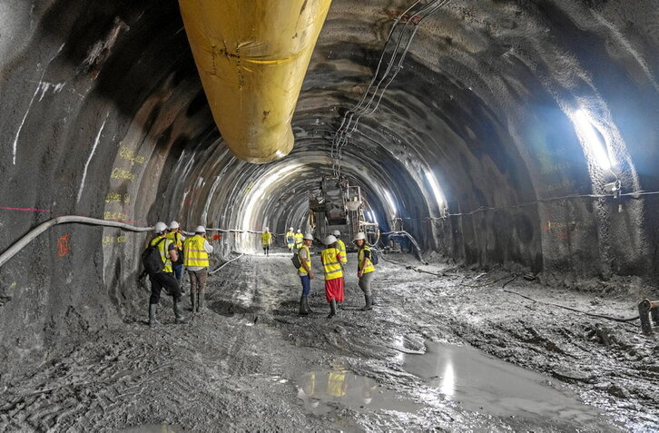 Una de las visitas a las obras del Metro de Donostia.