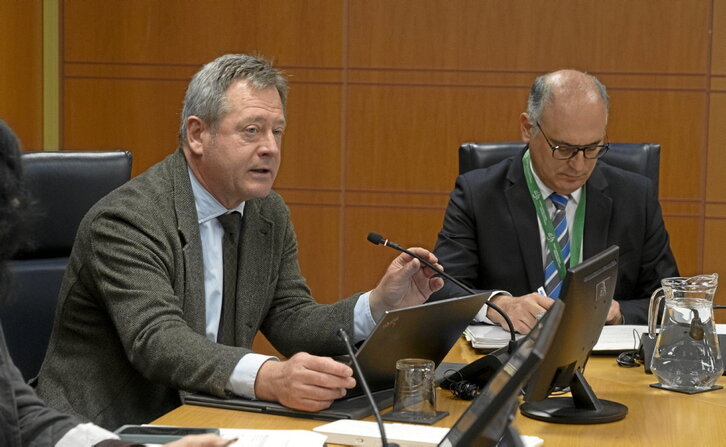 El consejero de Seguridad, Bingen Zupiria, compareció en comisión parlamentaria.