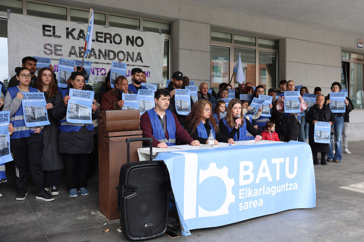 Comparecencia de vecinos afectados junto al Sindicato de Vivienda Batu.