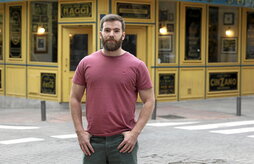 Beñat Olea Madrilera egindako bisita batean, bere komikiaren promozioan.