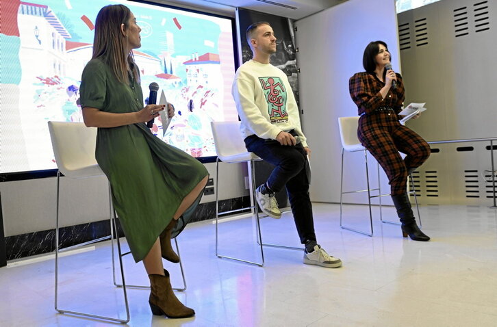 Bizkaiko diputatu Leixuri Arrizabalaga, Etxezarreta kantaria eta BBKko Gizarte Ekintzako zuzendari Nora Sarasola.