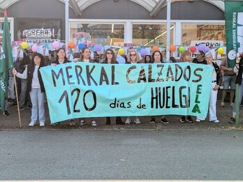 Merkal Calzadoseko langilee mobilizazioa.