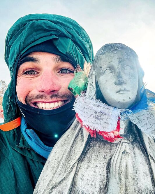 Vedrines Drus-eko gailurrean, 'BASE' bakarka eskalatu ondoren.