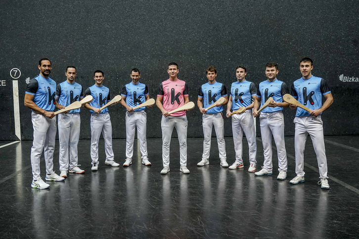 Los palistas de la empresa Innpala, en la presentación de un torneo.