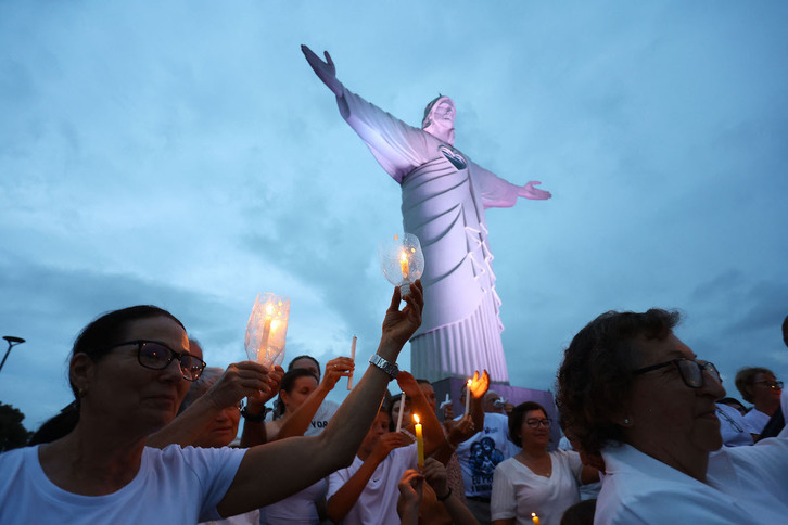 Vigilia por la salud del papa en Sao Paulo (Brasil).