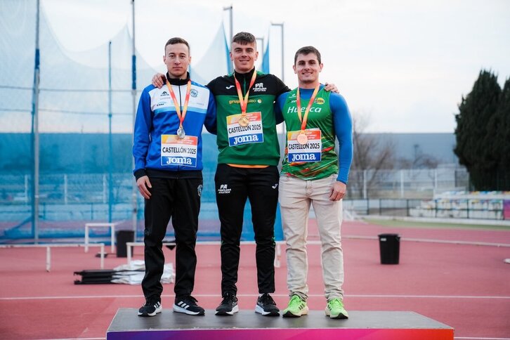 Manu Quijera, en el centro como campeón estatal por sexta vez.