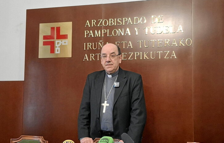 Florencio Roselló compareció ante la prensa para realizar un balance de su primer año al frente de la diócesis navarra.
