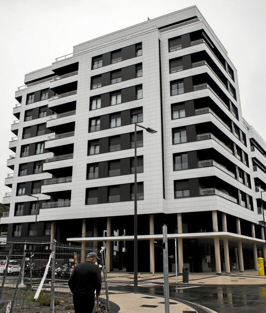 Donostiako etxebizitza bloke bat.