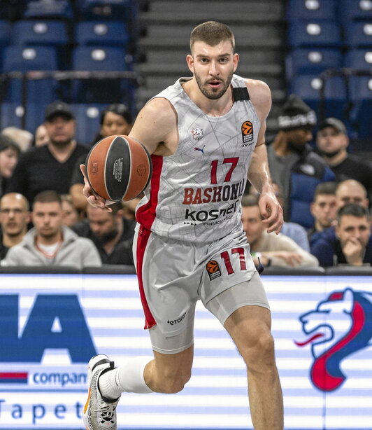 Rogkavopoulos con sus triples y rebotes siempre creyó en la remontada.