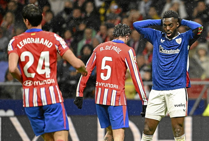 Iñaki Williams lamenta una de las oportunidades perdidas por su equipo, al que le faltó la puntería del rival.