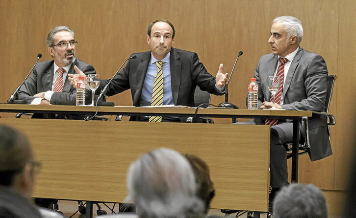 Responsables de Gaztelueta en 2018, cuando defendieron la inocencia del exdocente condenado por la Audiencia de Bizkaia.