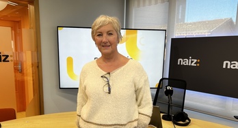 Maddi Zubeldia musikaria NAIZ irratiko estudioetan