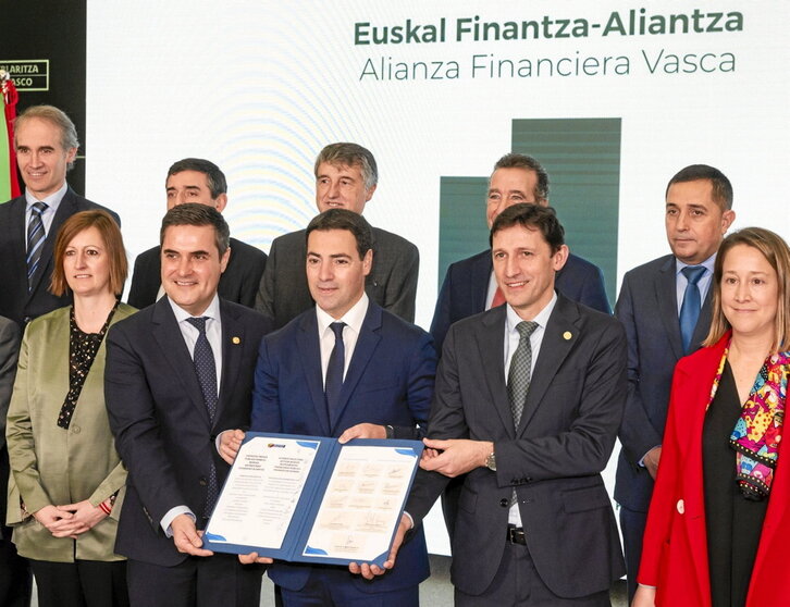 El lehendakari Pradales preside la firma de la Alianza Financiera Vasca junto a 9 entidades privadas.