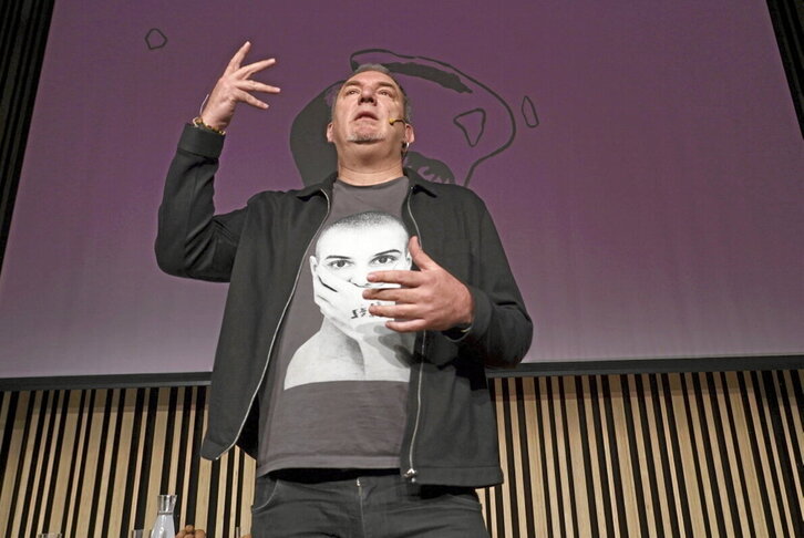 BCCko auditoriumeko oholtzara igo zen atzo Jon Maia, bere beldurrez hausnartzera.