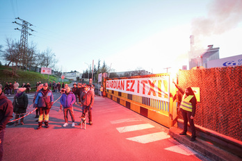 Protesta reciente en Guardian de Laudio contra la amenaza de cierre con 171 despidos.