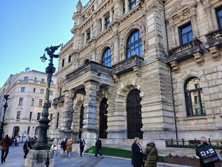 LABek Bizkaiko Aldundiaren euskararen aurkako jarrera salatu du.