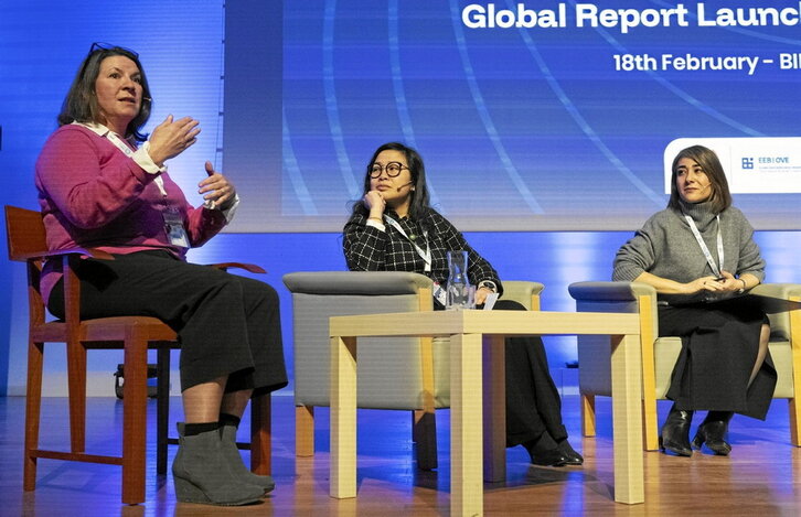 Amanda Elam, txostenaren egile nagusia, Bilboko aurkezpenean.