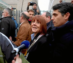 Gisèle Pelicot, a su llegada a una de las sesiones del proceso judicial celebrado en el tribunal de Aviñón.