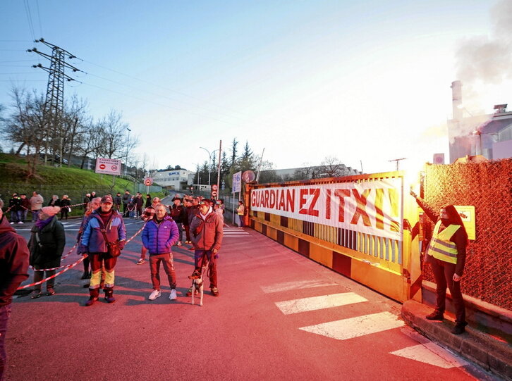 Protesta en Guardian de Laudio contra la amenaza de cierre con 171 despidos.