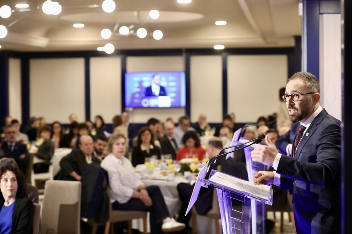  ‘Forum Europa. Tribuna Euskadi’ topaketan aurreratu du Denis Itxasok proposamena.