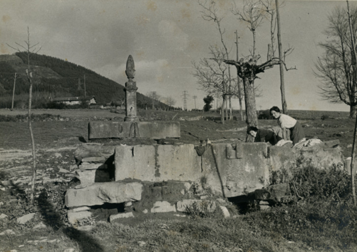 Irudian, latsarria Elorrion, Dokumentategia atalean kontserbatutako argazkietako bat. 