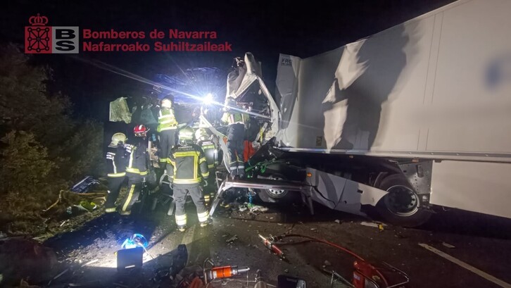 Los bomberos de Tutera y Azkoien han intervenido en el lugar de los hechos. 