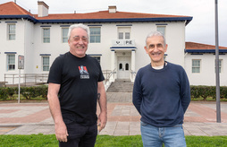 Manu Soto eta Nestor Etxebarria, Plentziako Itsas Estazioan.