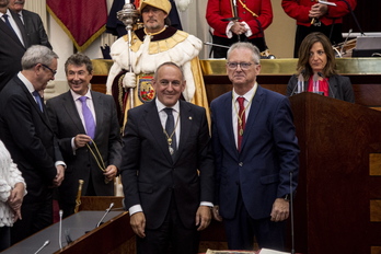 Imagen de archivo de Ramiro González junto a Emilio Sola, diputado de Políticas Sociales en 2022.