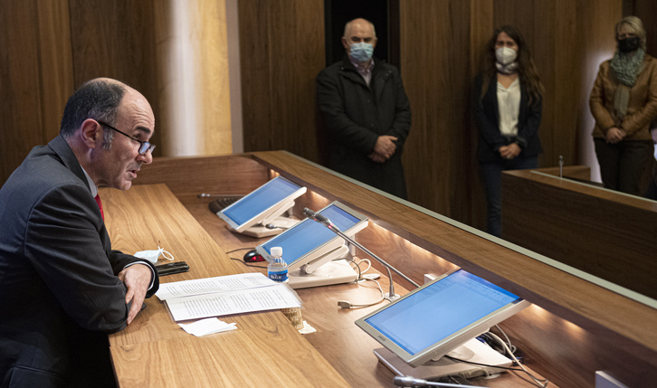 El exconsejero Ayerdi, al presentar su dimisión en 2021.