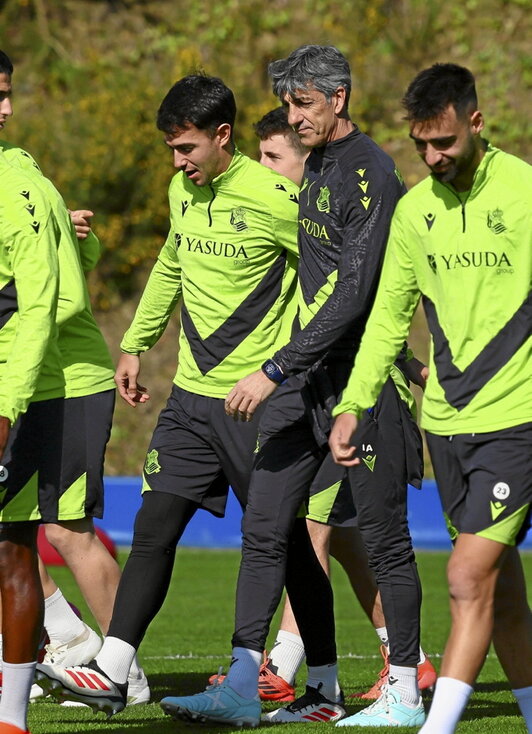 Imanol con Zubimendi, que es duda para hoy.