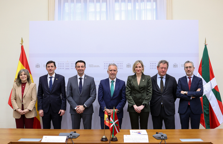 Representantes de los ejecutivos estatal y autonómico en Madrid.