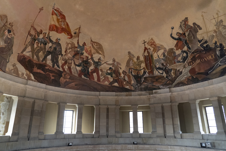 Las pinturas franquistas se mantendrán para permitir una lectura crítica de su significado.