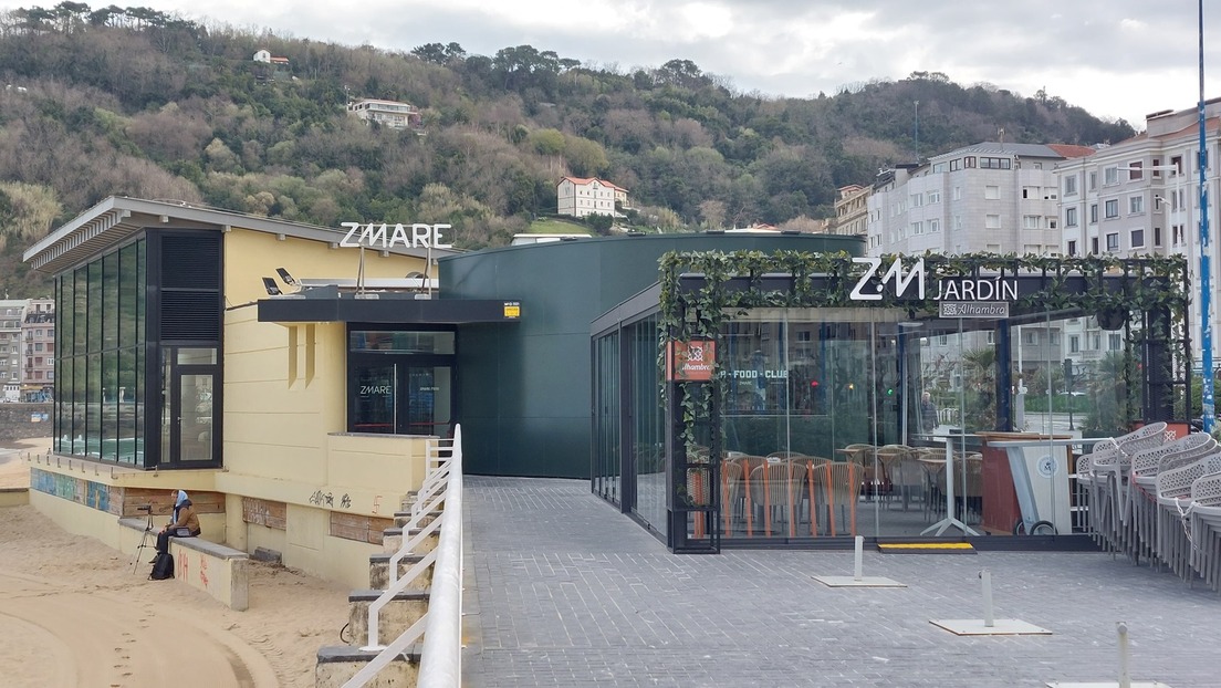 El local del Zmare en el paseo de Zurriola, junto a la playa de Gros,