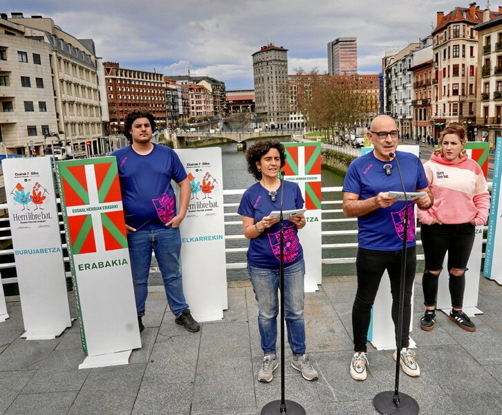 Miriam Campos eta Josu Etxaburu mintzatu ziren Bilbon egindako agerraldian.