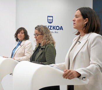 Las tres diputadas forales de Hacienda en su comparecencia conjunta de ayer.