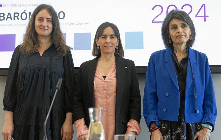 Julia Shershneva, Aitziber Mendiguren Ordorika eta Nerea Melgosa, atzo, Bilbon.