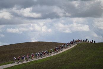 El pelotón durante la Strade Bianche del año pasado. 