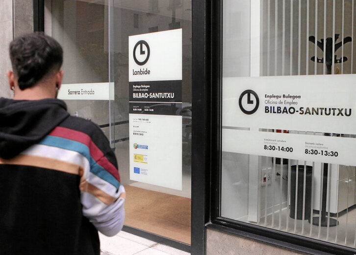 Lanbideren bulegoa, Santutxun.