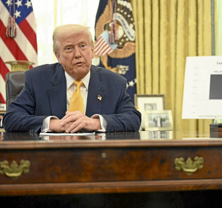 Donald Trump habla desde el Despacho Oval de la Casa Blanca.